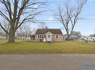 117 Toledo Ave, Bradner, OH 43406