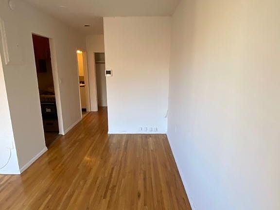 5th image of 207 E 27th St APT 6D