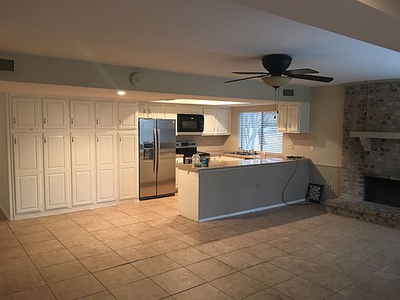 2nd image of 3009 E Park Blvd