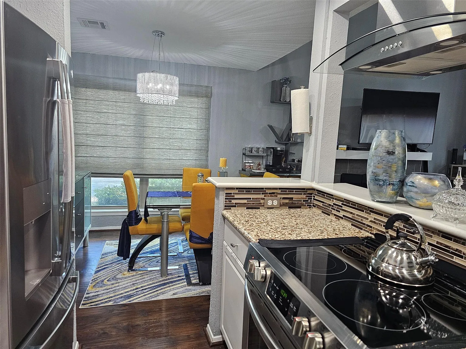 2 bed, 2.0 bath, 1336 sqft, $1,575 — Photo 2