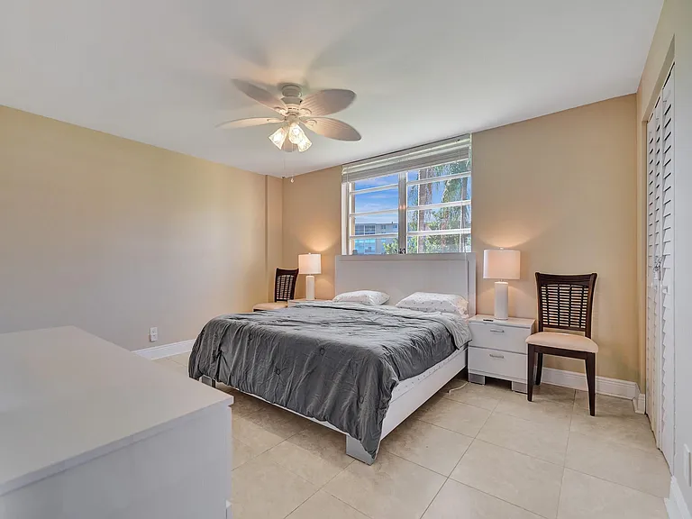 401 SE 3rd St #107 — Photo 10