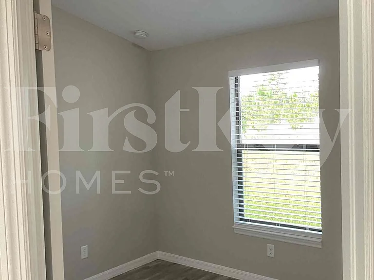 755 Puccini Ave S — Photo 7