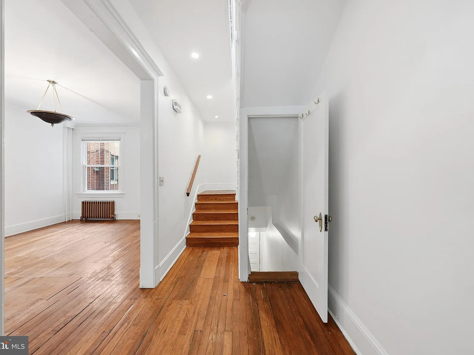 3 bed, 2.5 bath, 2595 sqft, $4,990 — Photo 4