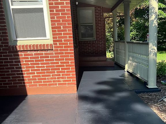 2nd image of 1033 E Kingsbury St