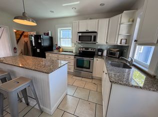 22 Narragansett Ave, Newport, RI 02840