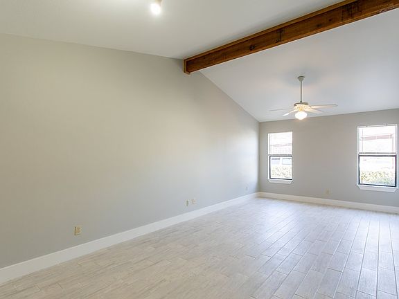 5th image of 627 Lois St Unit 1
