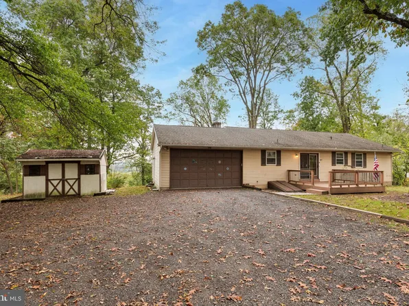 1027 N Ridge Rd, Perkasie, PA 18944