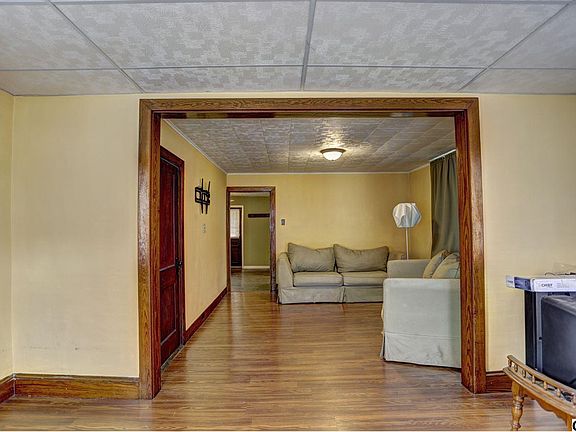 5th image of 423 W Market St
