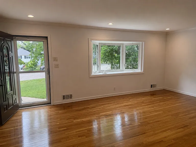 62 W McClellan Ave — Photo 3