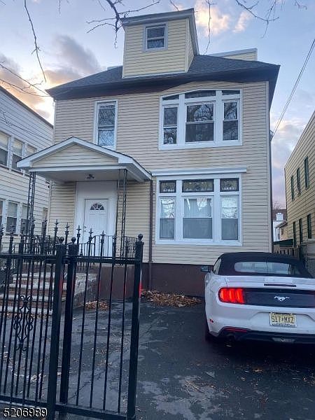 1st image of 412 Roseville Ave