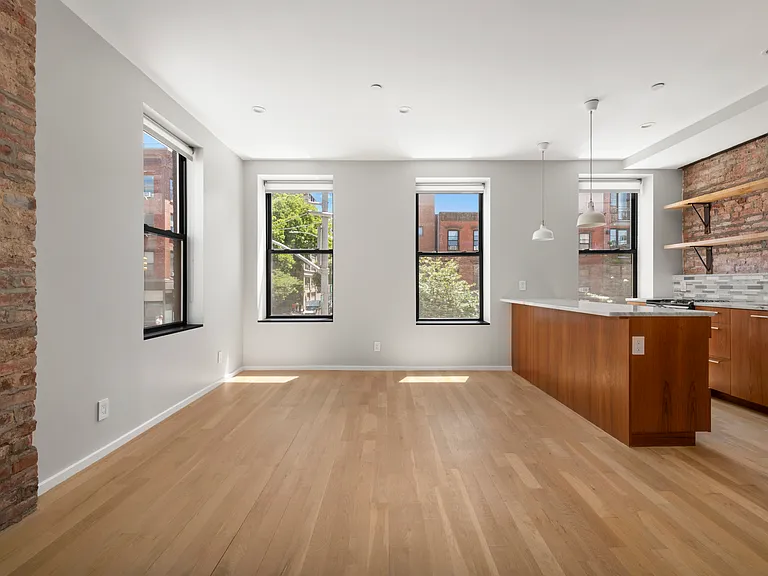 546 Court St #2 — Photo 5