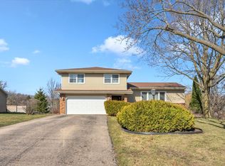 1312 Surrey Ct, Algonquin, IL 60102