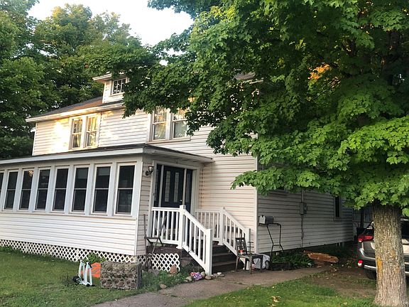 2nd image of 116 N Pioneer Ave