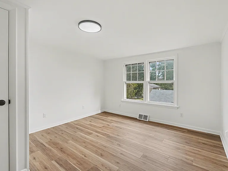 1555 Locust St — Photo 18