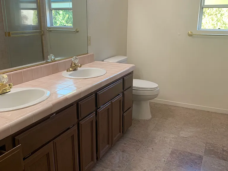 Lakewest Dr — Photo 19