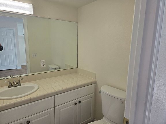5th image of 15916 Sherman Way #5