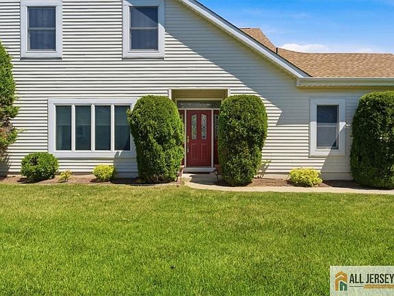 4th image of 41 Sherwood Dr