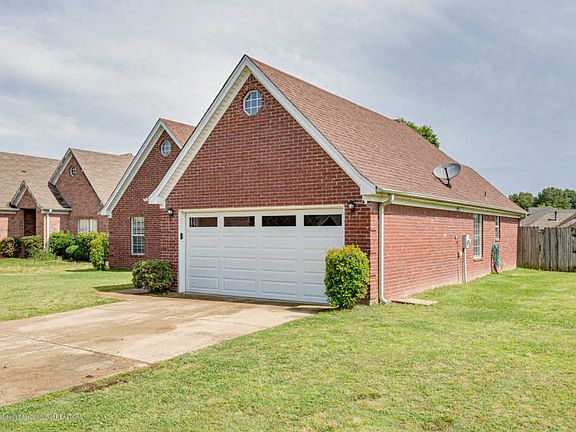 2nd image of 1308 Custer Dr E