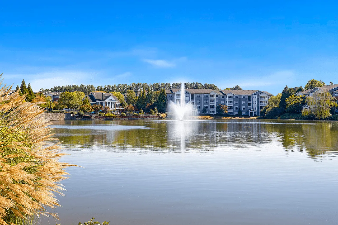 Lakeside at Town Center Apartments — Photo 4