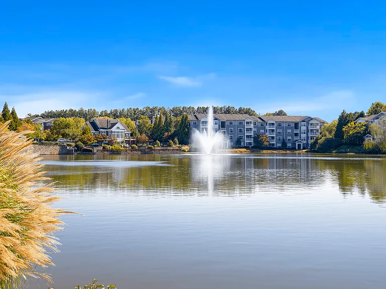 Lakeside at Town Center Apartments — Photo 4