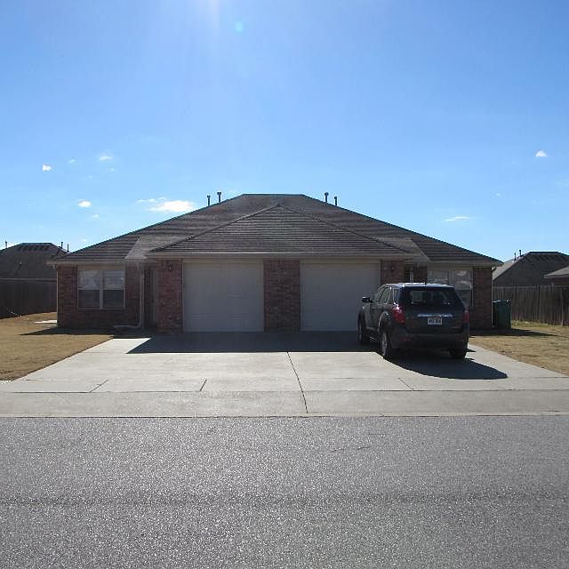 1st image of 418 E Asher Ct