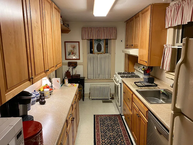 131 N Main St — Photo 14