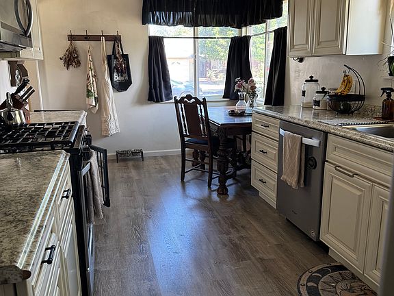 2nd image of 1016 Poplar Ave