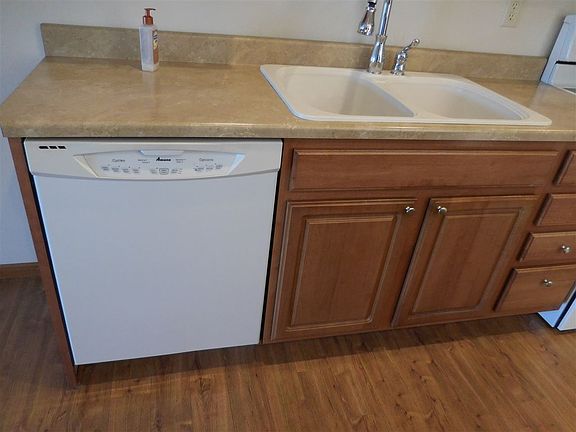 4th image of 524 Bear Dr