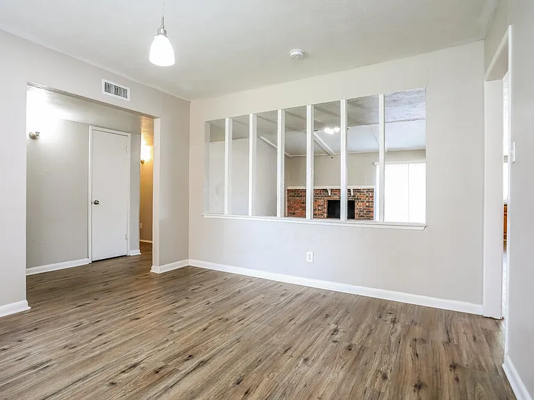 4141 Yellowleaf Dr — Photo 4