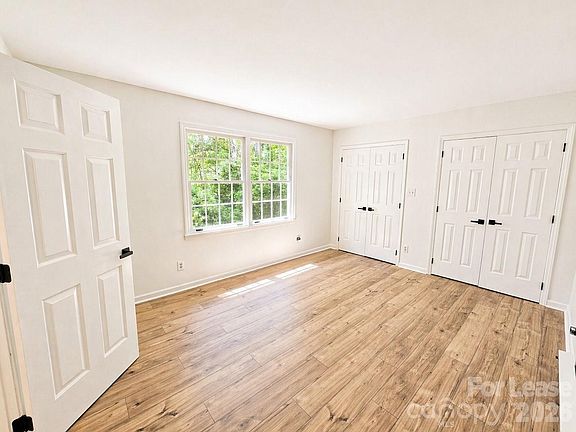 5th image of 2736 Miranda Rd