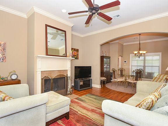 3rd image of 401 Camelot Hill Dr