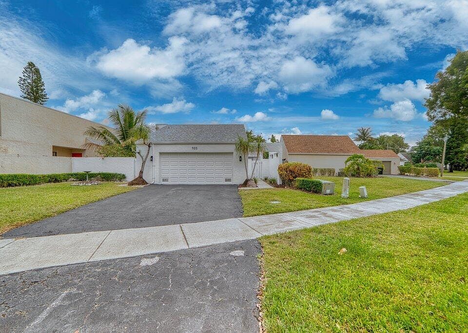 1st image of 905 NW 22nd Avenue