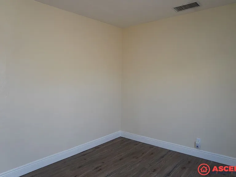 1106 Wilson Ave — Photo 8