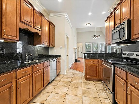 5th image of 2239 10th St