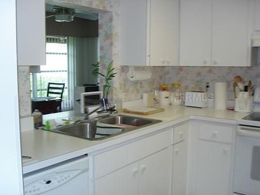 5th image of 3750 Collins St #507