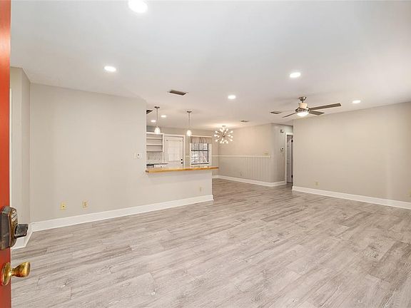 3rd image of 3920 SW 1st Ave