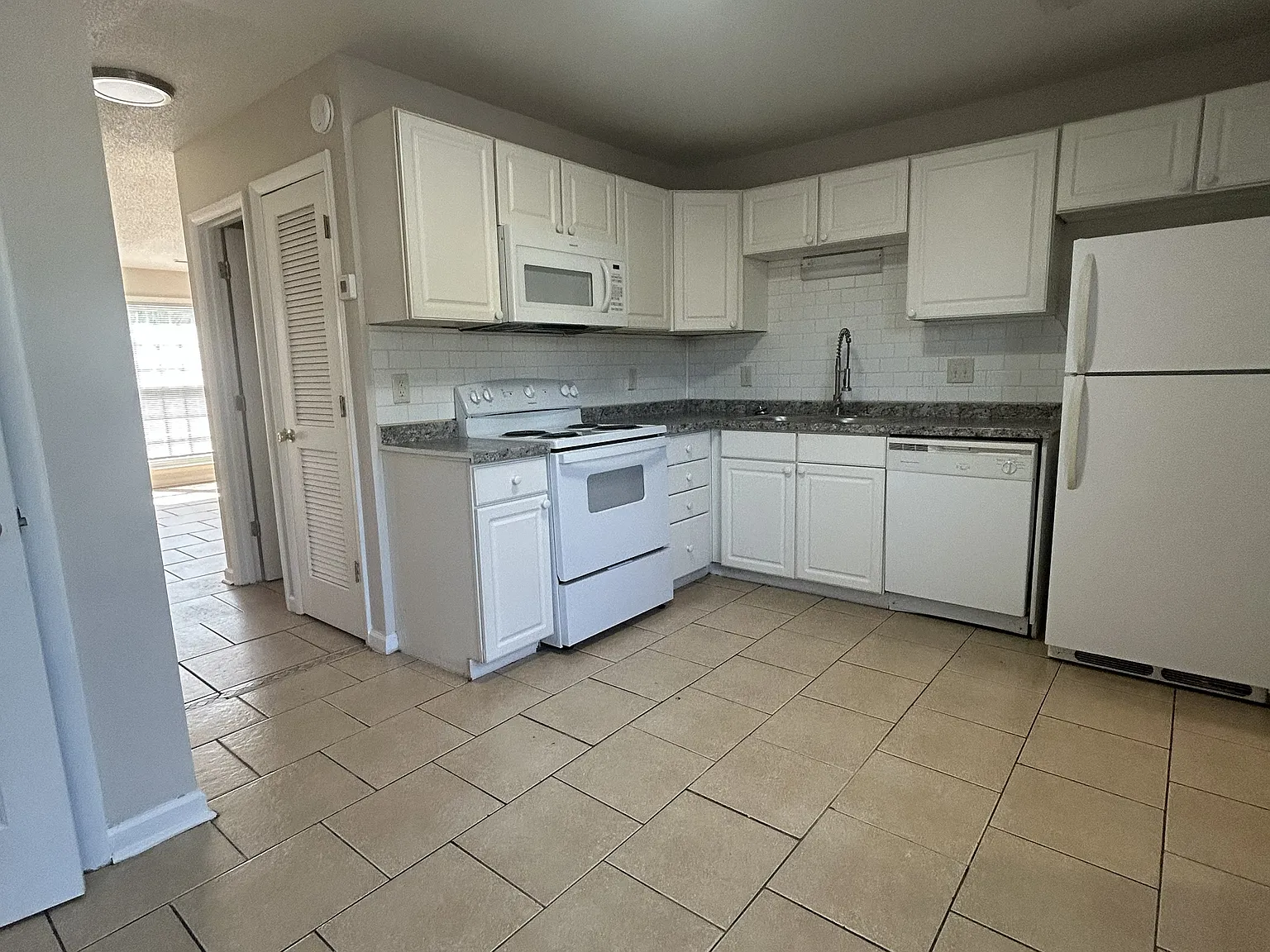 2 bed, 1.5 bath, 1050 sqft, $1,795 — Photo 3