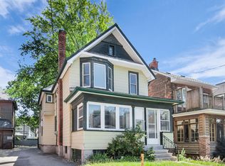 127 Waverley Rd, Toronto, ON M4L3T4