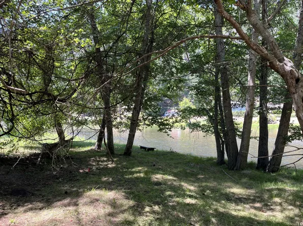 31 Rivendell Rd, Douglas City, CA 96024
