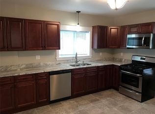 214 Oakland Ave, Pawtucket, RI 02861