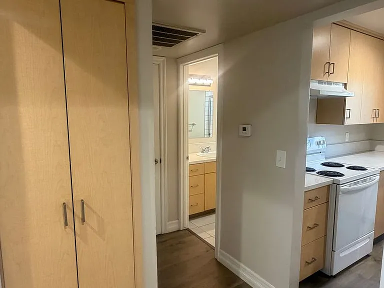 578 N Brown St — Photo 9