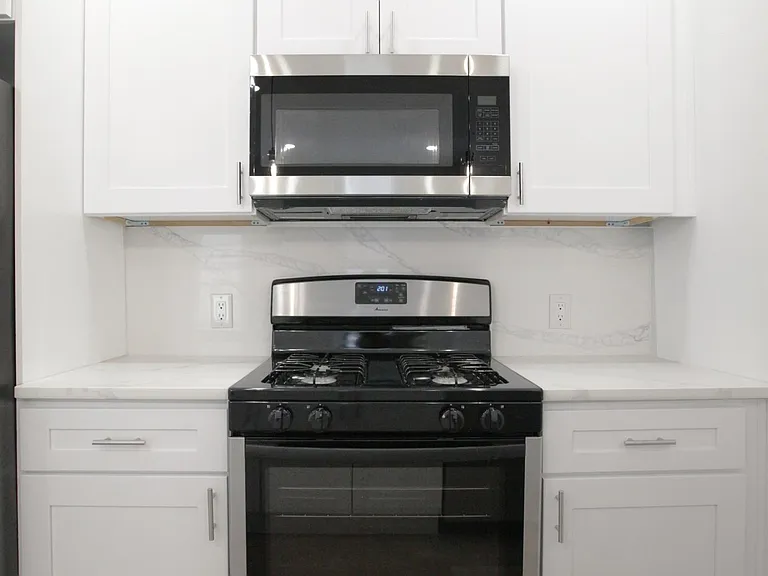 3619 Powelton Ave #2R — Photo 4
