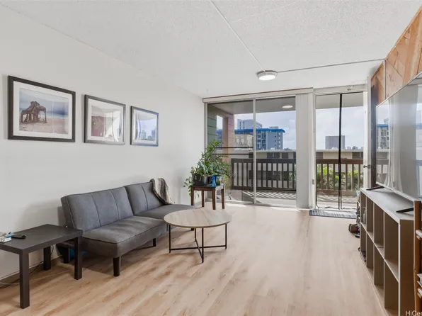 1524 Pensacola St APT 318, Honolulu, HI 96822