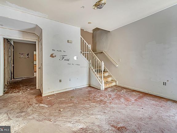 5th image of 439 Winslow St