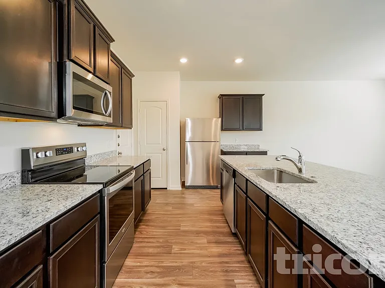 10918 Chatham Ct — Photo 4