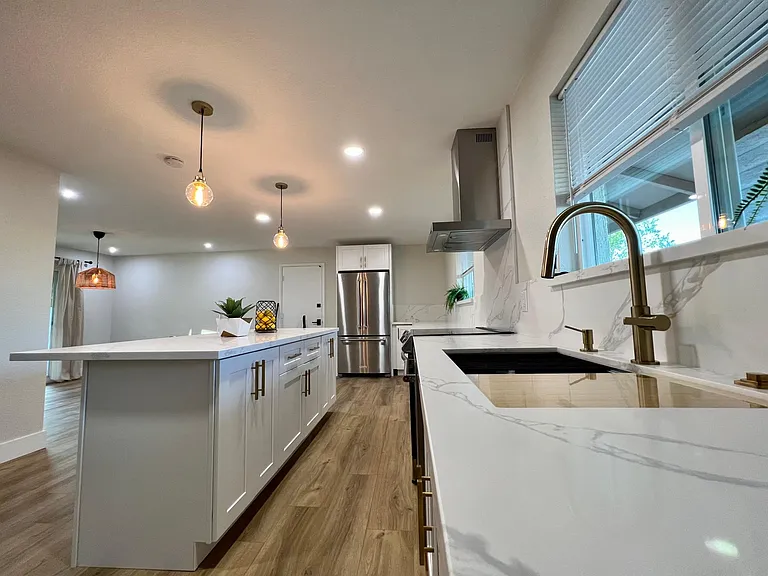 5406 S College Ave — Photo 9