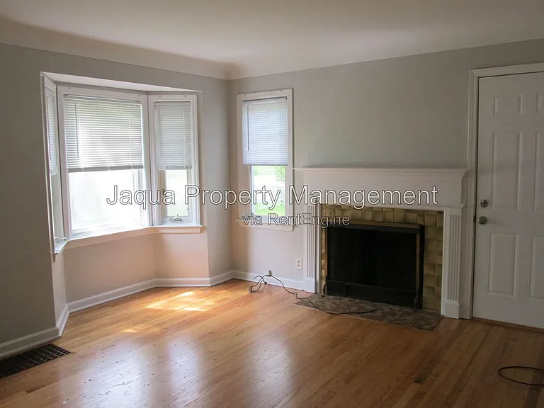 1324 Waverly Dr — Photo 5