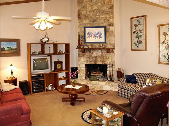 5th image of 527 Oak Park Dr