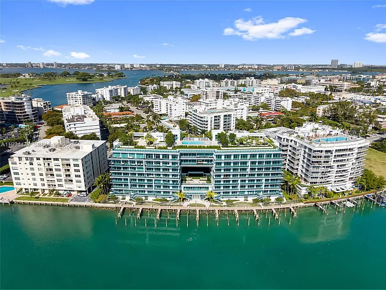 9221 E Bay Harbor Dr #210 — Photo 33