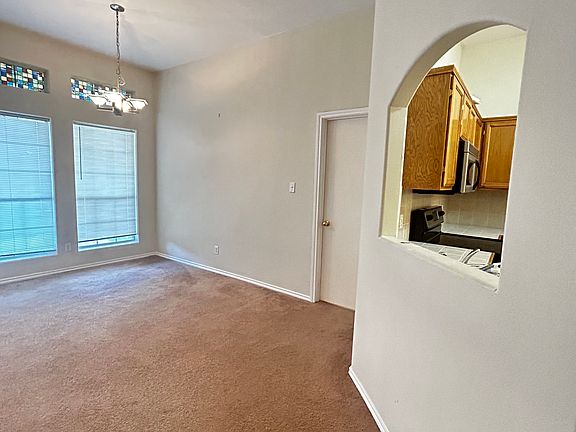 4th image of 1702 Brook Ln